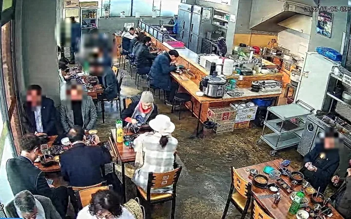 중화산점의 홀과 주방 운영 장면