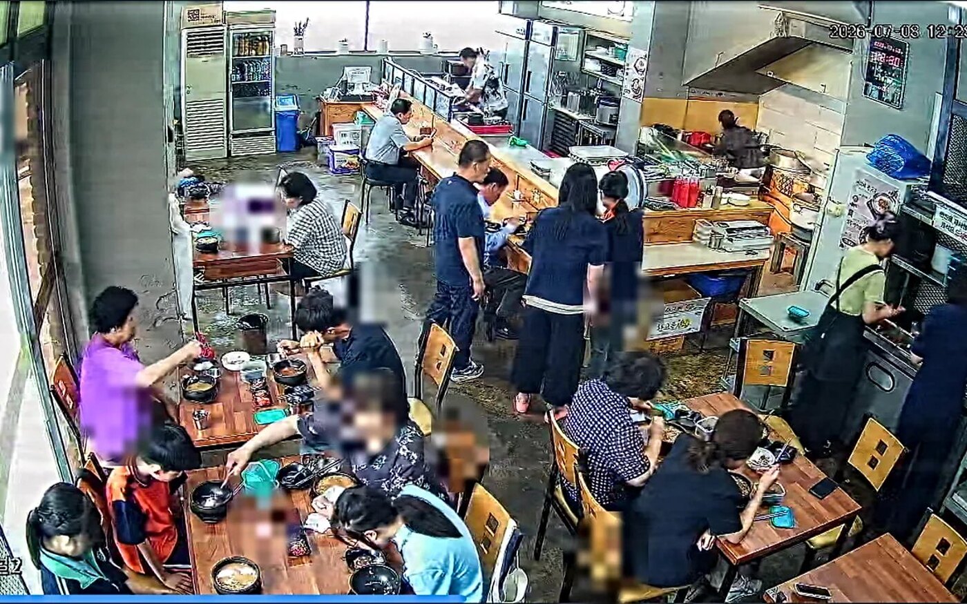 개인정보 보호를 위해 흐림 처리한 미가옥 중화산점 홀 운영 장면