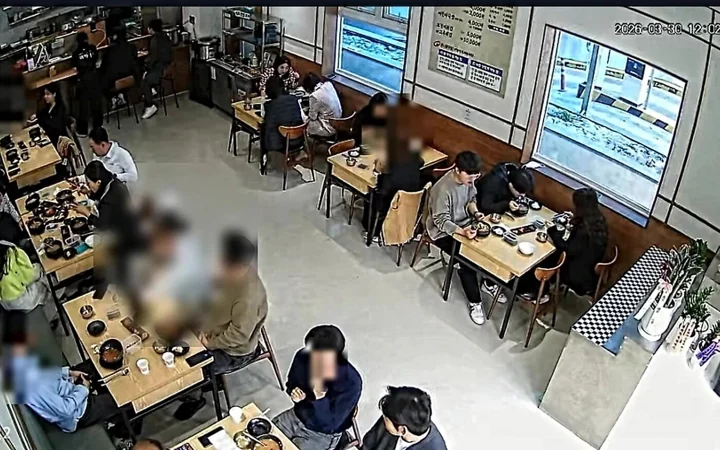 신시가지점의 테이블과 바 좌석